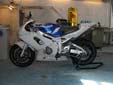 miniature r6 bleu